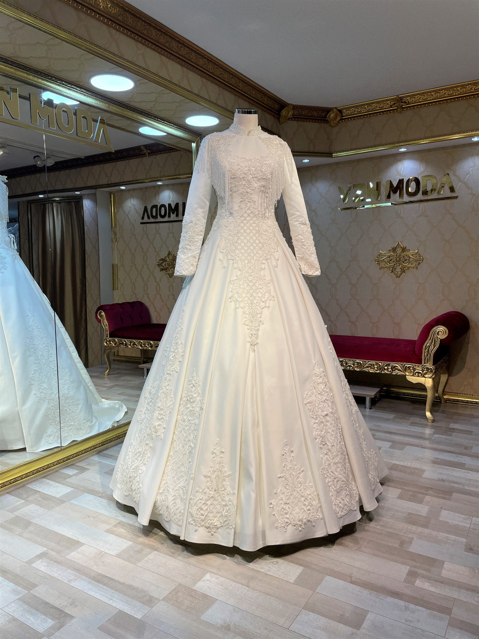 Handan Model Saten İşlemeli Tesettür Gelinlik
