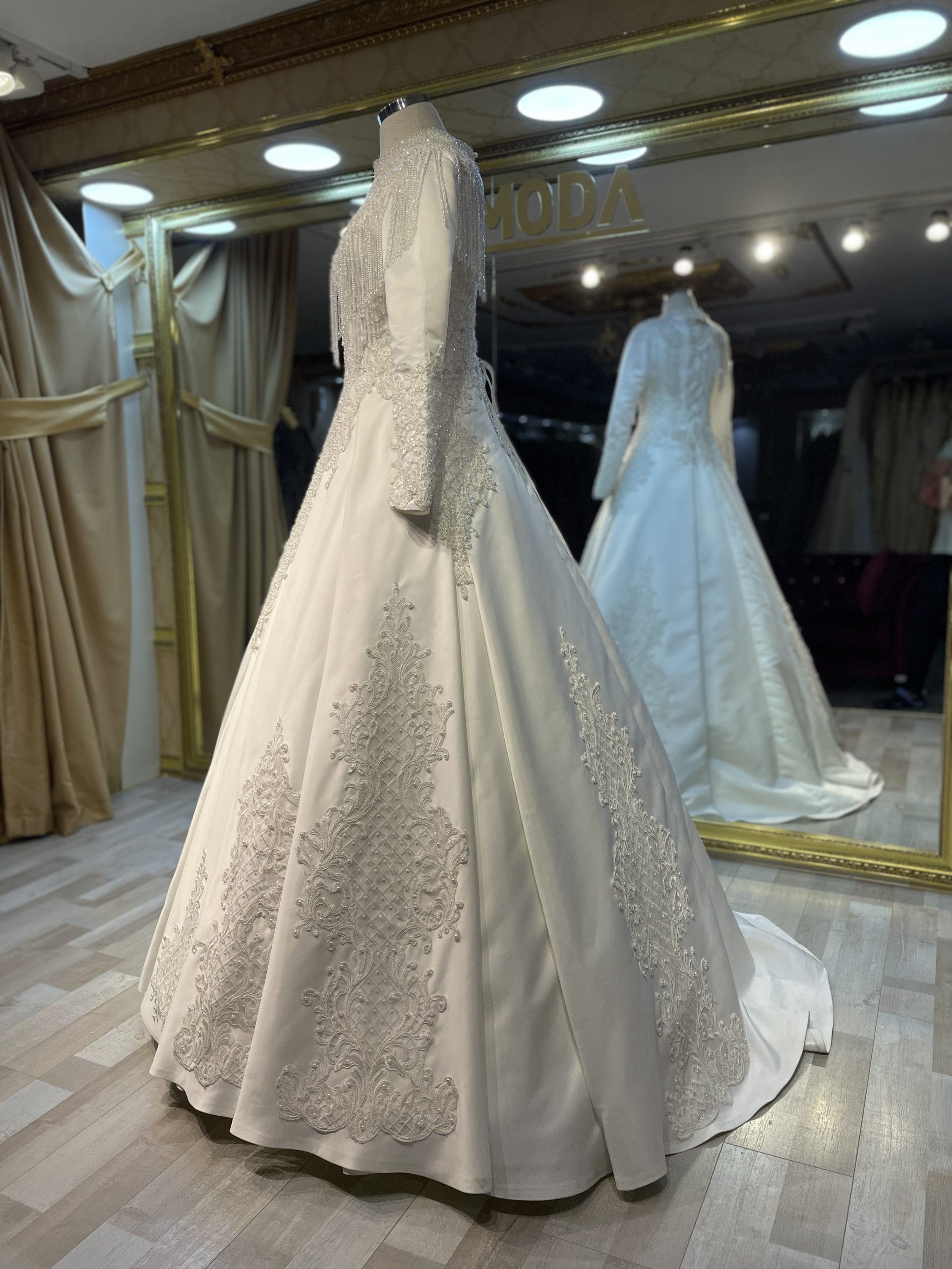Handan Model Saten İşlemeli Tesettür Gelinlik - Görsel 3