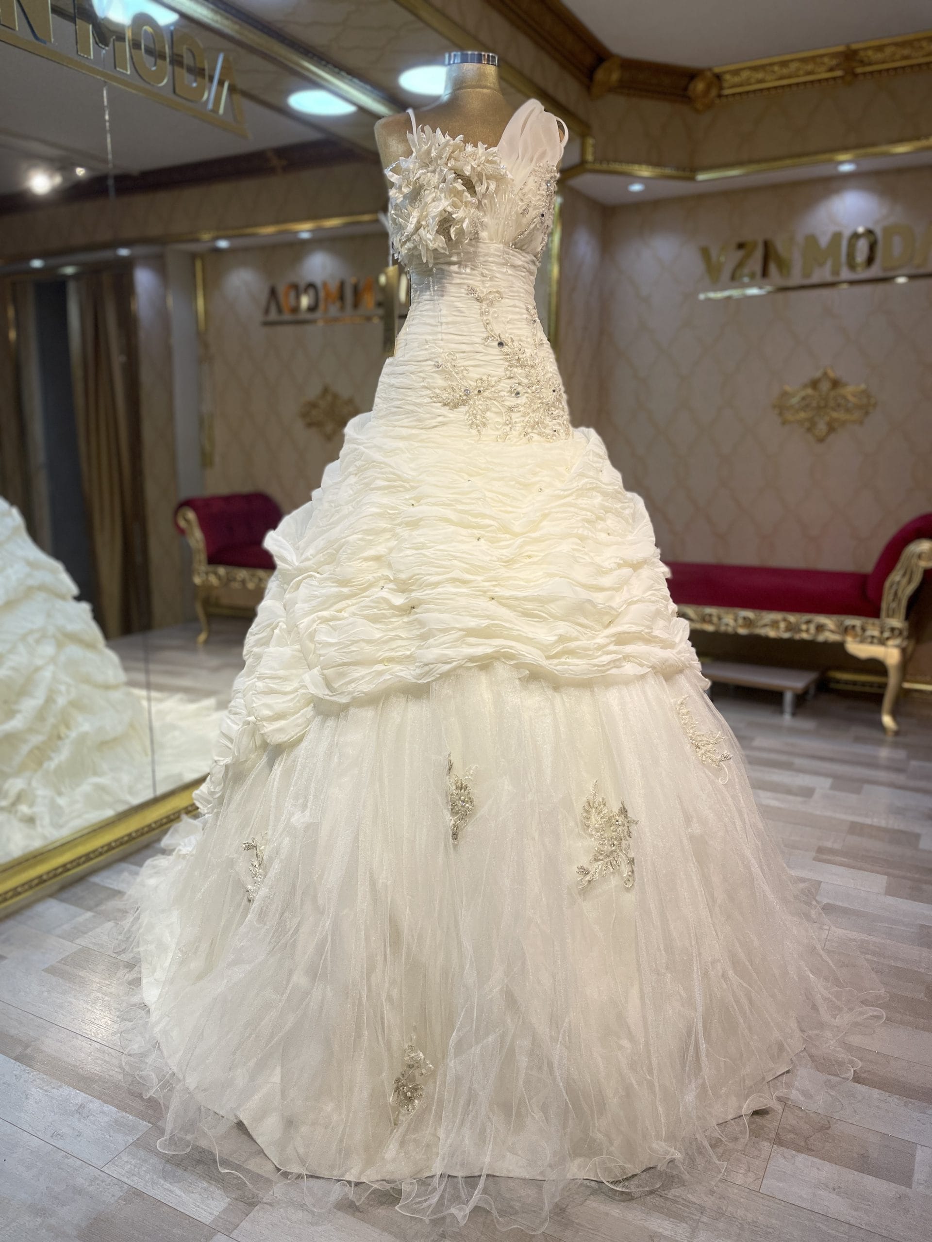 Işık Model Yarım Balık İndirimli Gelinlik