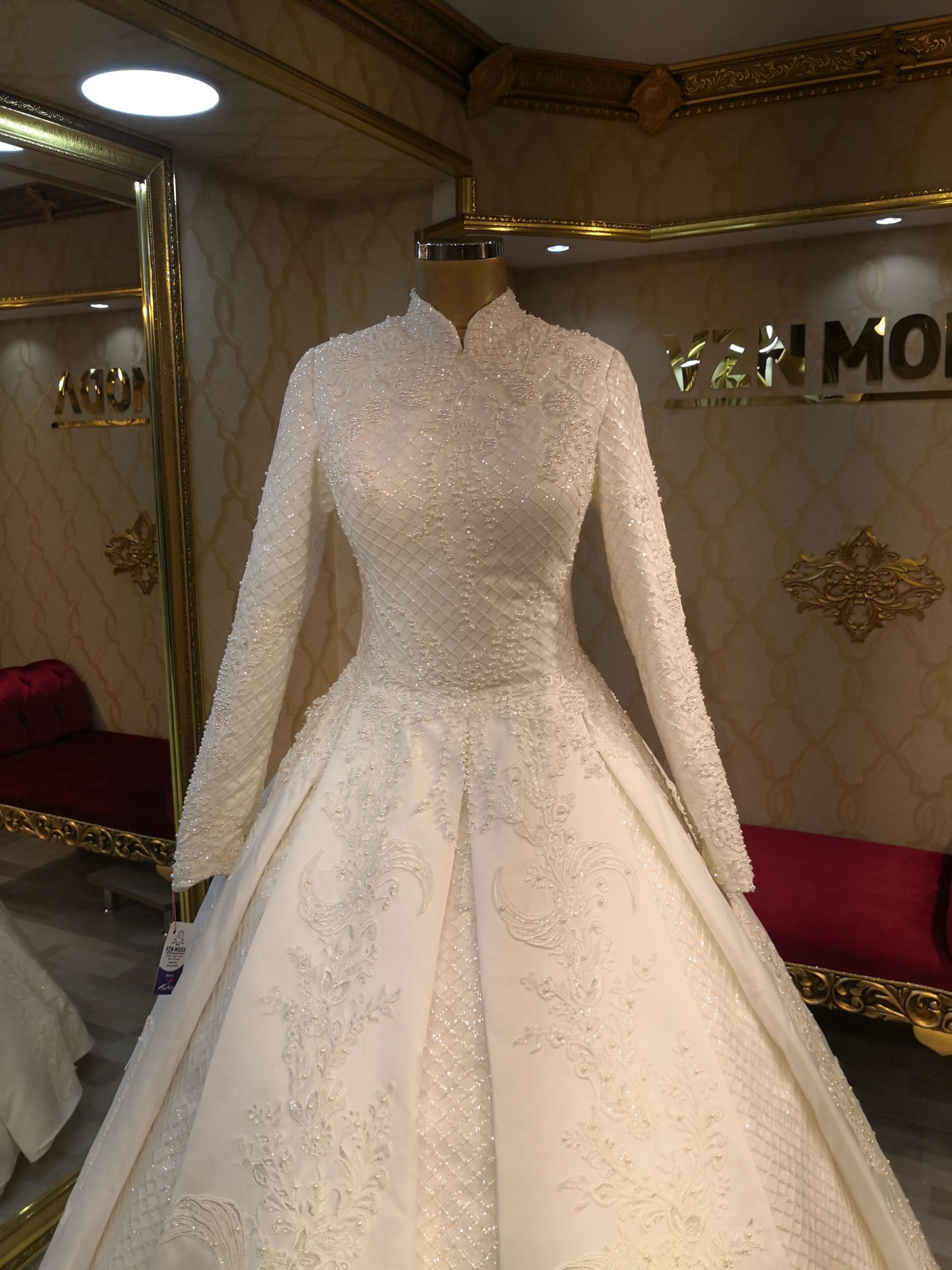 Ayşen Model Saten İşlemeli Tesettür Gelinlik - Görsel 2