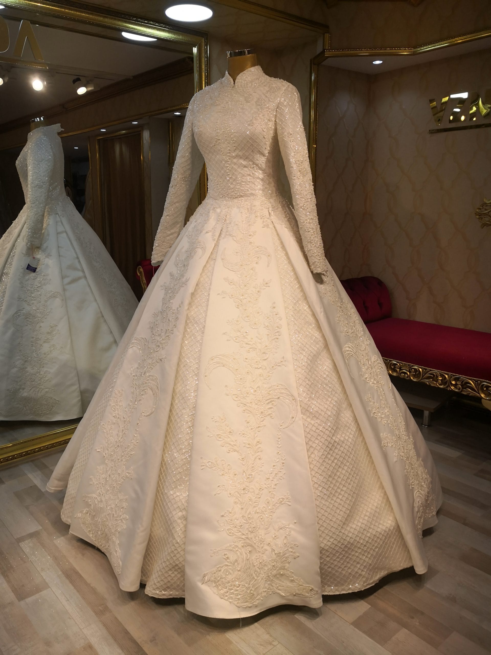 Ayşen Model Saten İşlemeli Tesettür Gelinlik - Görsel 4